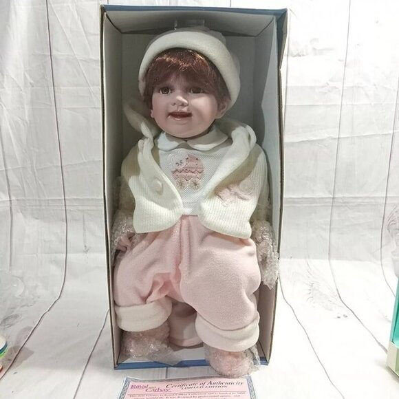 Royal Cathay Collection Limited Edition Mindy 21" Porcelain Doll w Certificate - Picture 1 of 5
